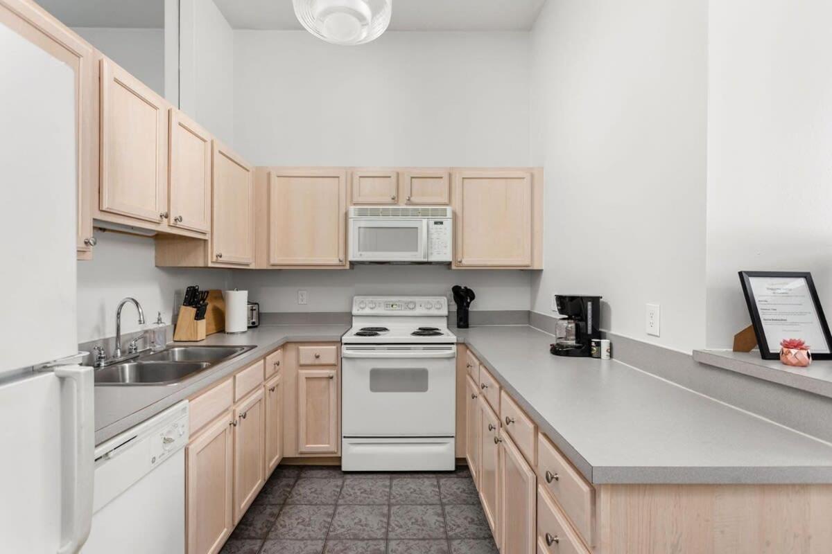 Modern Downtown Apartment 2Br 2Ba By Cozysuites Indianapolis Exterior foto