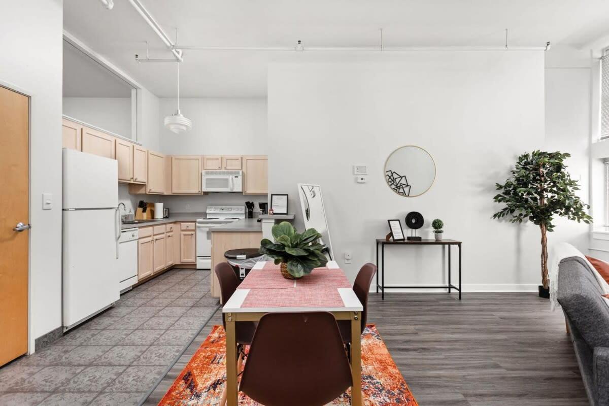 Modern Downtown Apartment 2Br 2Ba By Cozysuites Indianapolis Exterior foto