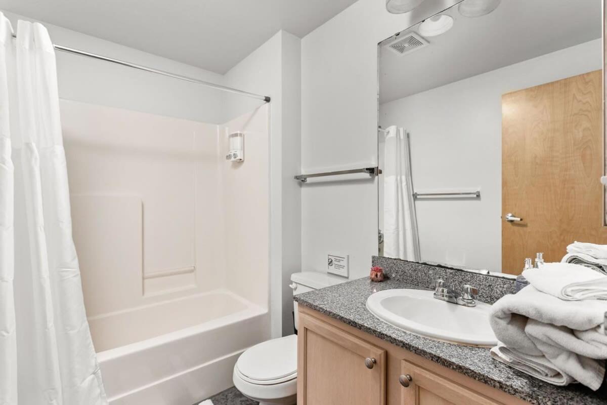 Modern Downtown Apartment 2Br 2Ba By Cozysuites Indianapolis Exterior foto