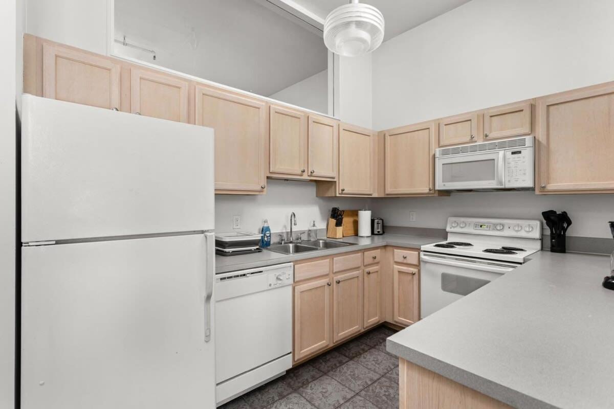 Modern Downtown Apartment 2Br 2Ba By Cozysuites Indianapolis Exterior foto